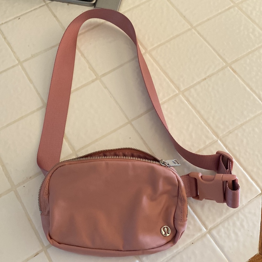 Lululemon PINK BELT BAG, Barely used
